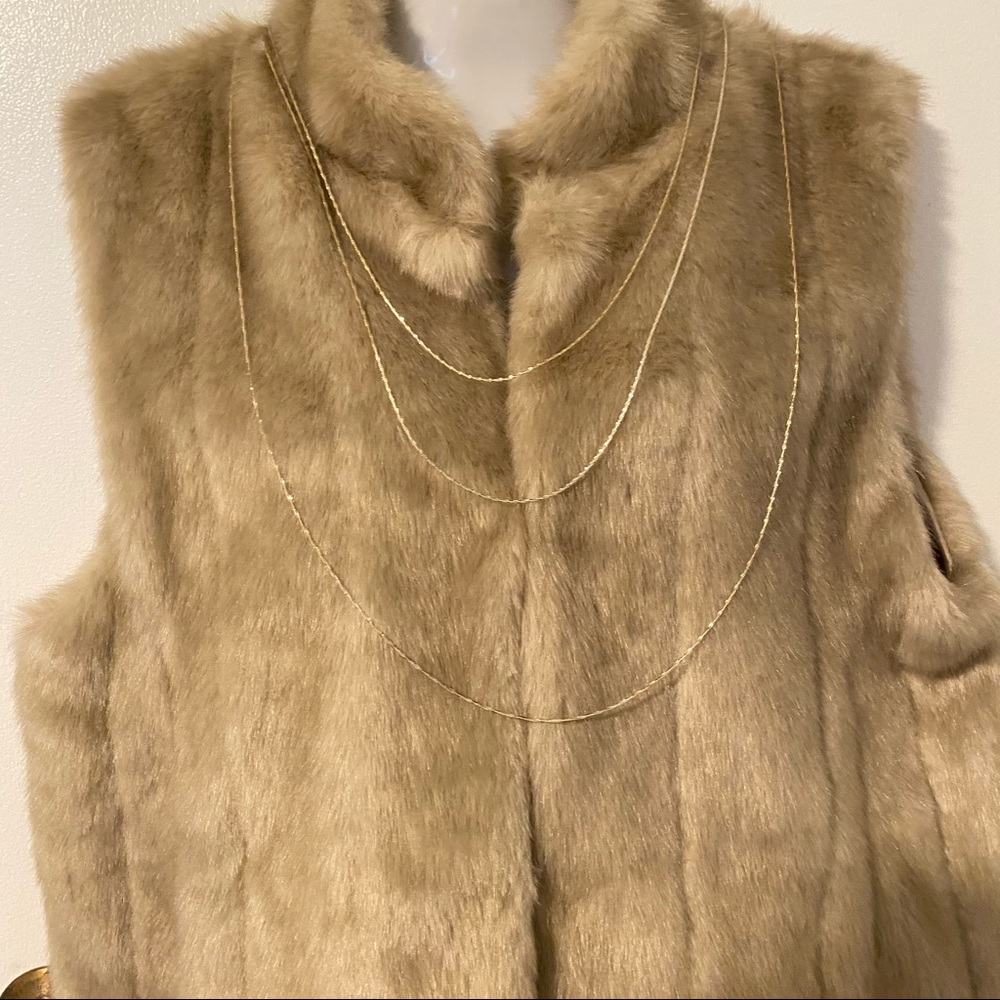 DONNA SALYER"S FABULOUS FURS 100% FAUX